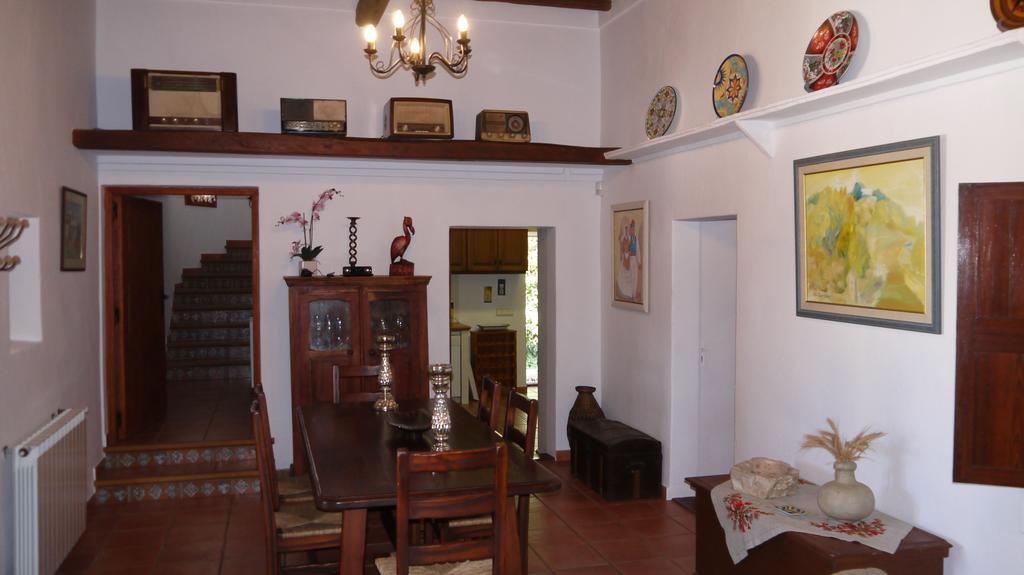 Can Gat Sant Carles de Peralta Bilik gambar